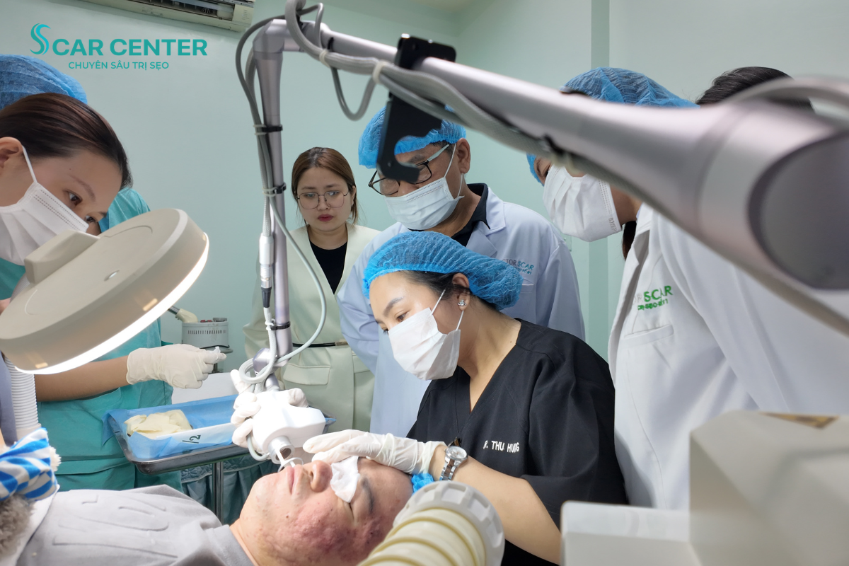 Chuyển giao công nghệ Rejuran trong điều trị sẹo và trẻ hóa da tại Phòng khám Da liễu Scar Center