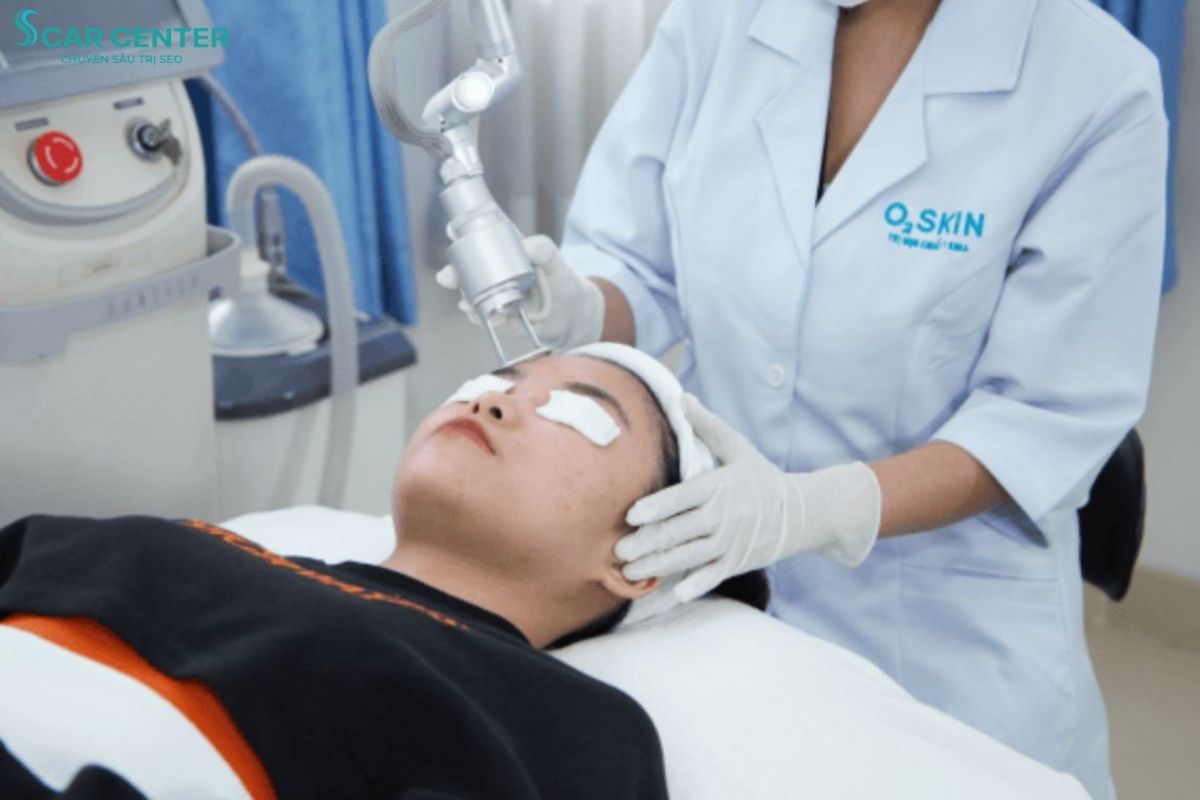 Phòng Khám Da Liễu O2 Skin là chuỗi phòng khám chuẩn Y khoa giá tốt, thích hợp điều trị sẹo rỗ mức độ nhẹ