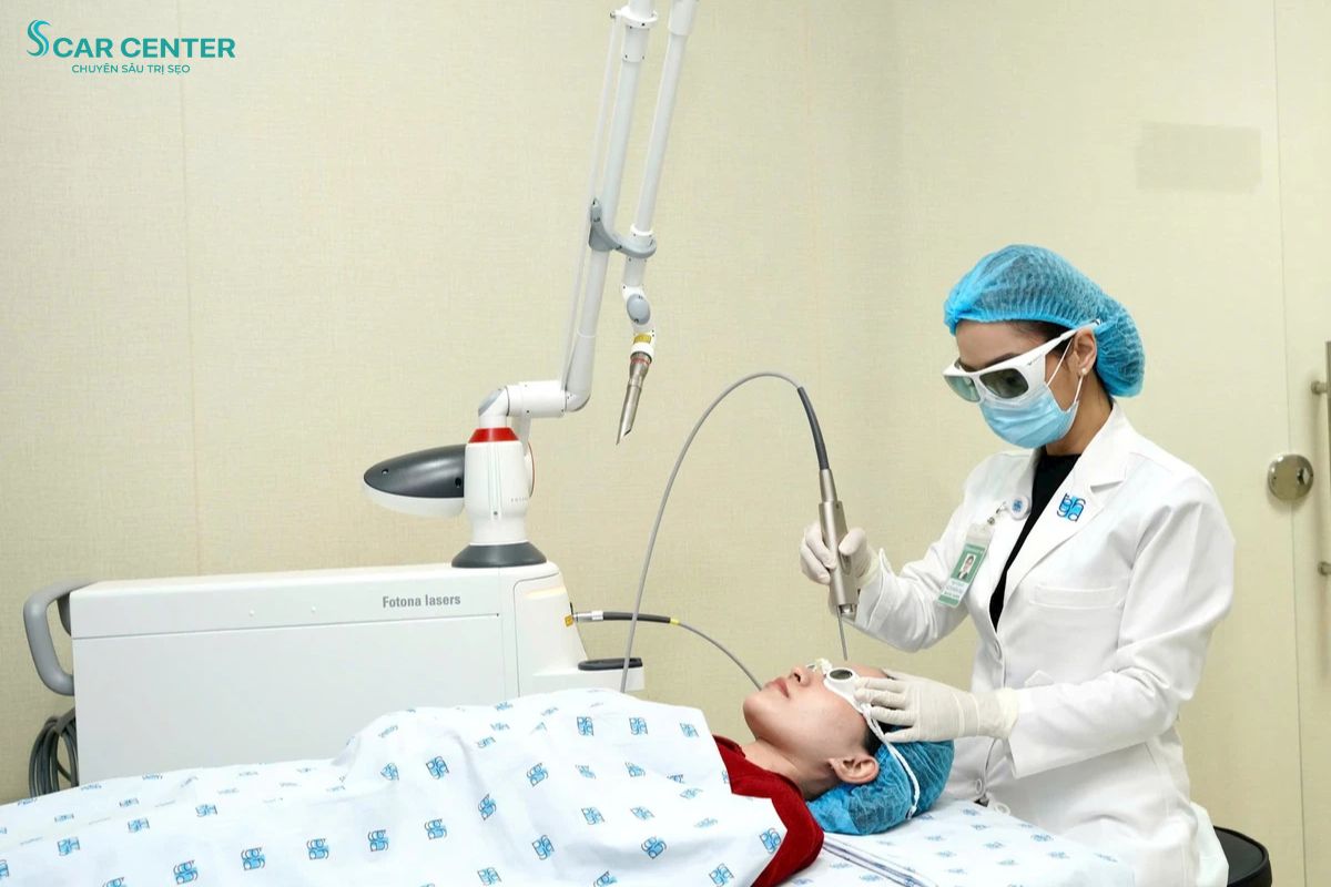 Khoa Da liễu - Thẩm mỹ da Bệnh viện Đại học Y Dược TP.HCM ứng dụng phác đồ trị sẹo đa công nghệ