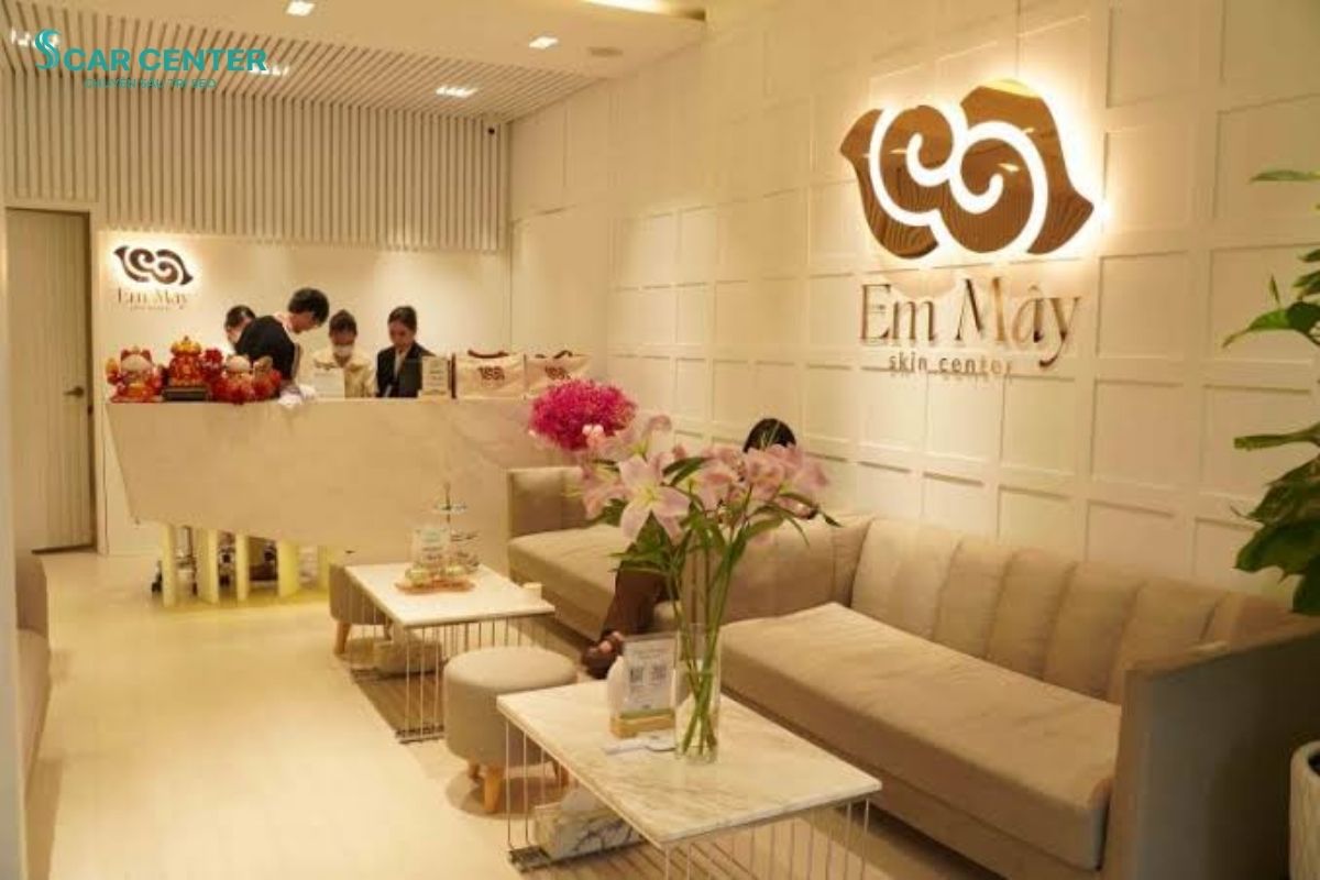 Em Mây Skin Center với phác đồ cá nhân hóa