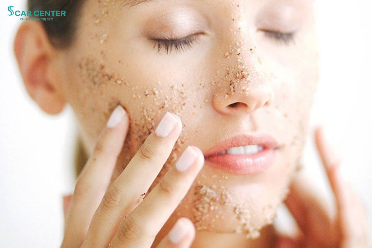 Tạm ngưng tẩy da chết tối thiểu 3-5 ngày trước khi làm thủ thuật