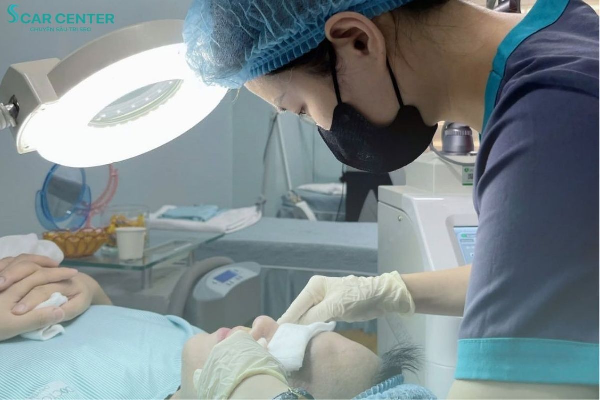 Scar Center là phòng khám chuyên sâu xử lý sẹo rỗ chuẩn Y khoa với bảng giá niêm yết minh bạch