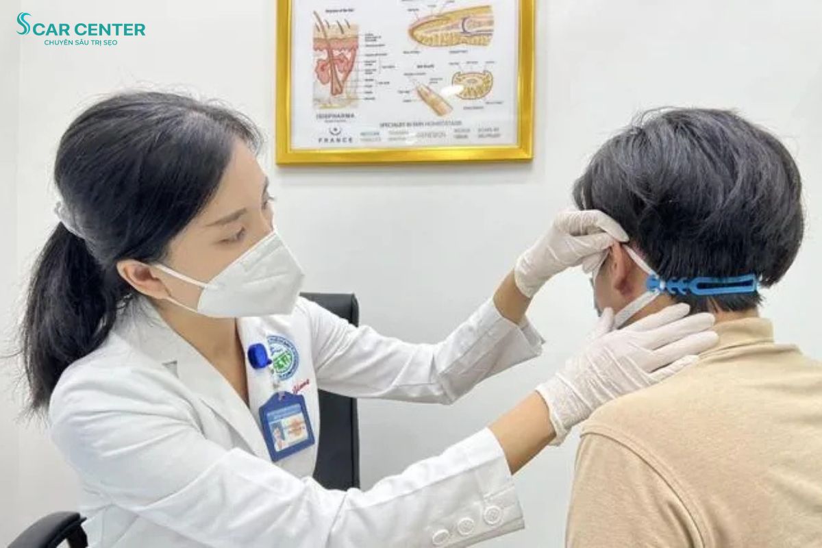 Đội ngũ Chuyên gia hàng đầu tại Bệnh viện Da liễu TP.HCM thăm khám và tư vấn liệu trình lấp đầy sẹo rỗ